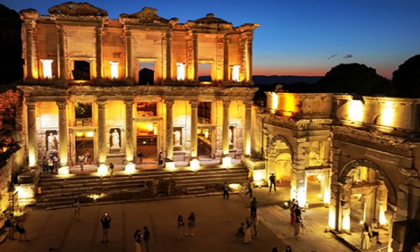 Efes'te gece müzeciliği dönemi