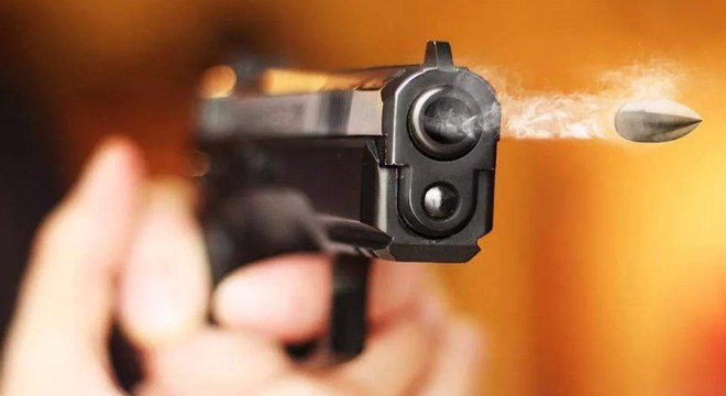 'Alacak' kavgasında tabancayla yaralandı