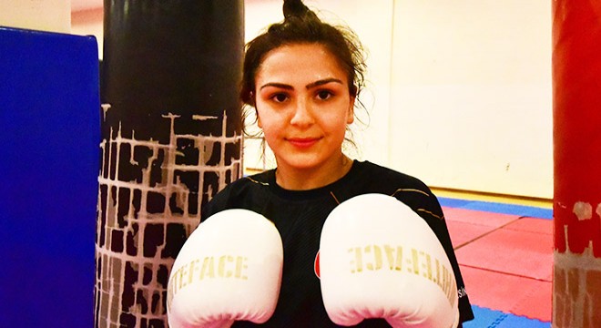 'Arkadaş dayağı'ndan sonra başladığı muaythai'de şampiyon oldu