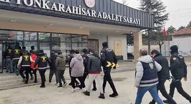 'Asker, polis, savcı' gibi konuşup 5 milyon lira dolandırdılar