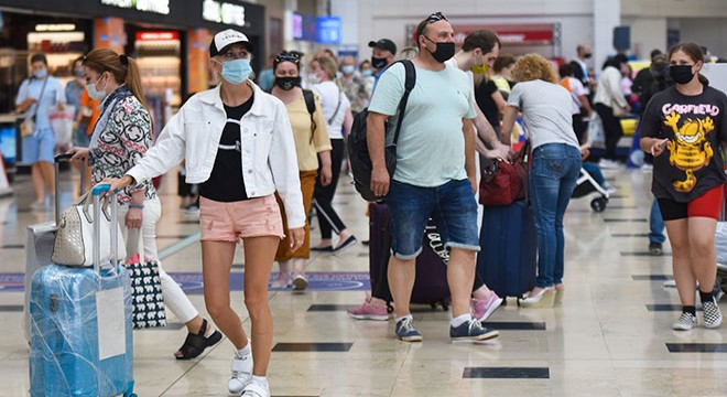 'Günde yarım milyon turist Antalya'da tatil yapıyor'