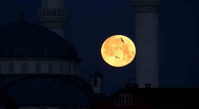 'Kanlı Ay Tutulması' İstanbul'da görüntülendi