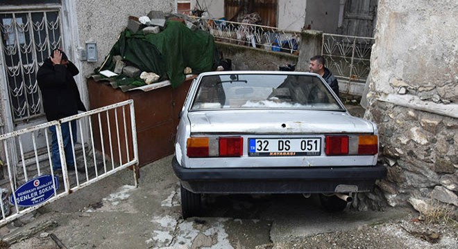'Merdivenli' sokakta otomobil şaşkınlığı