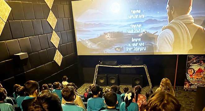 'Mustafa Kemal' filmi İstiklal Marşı sahnesiyle duygulandırıyor