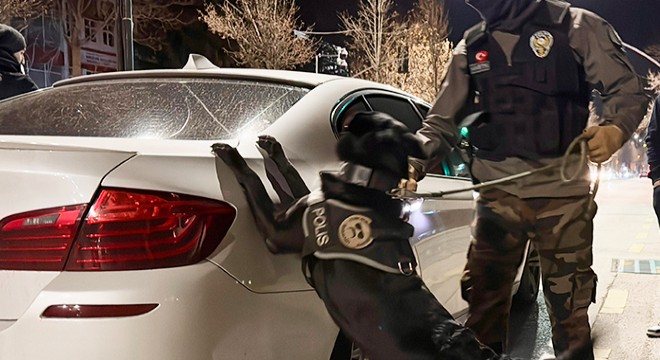'Yılbaşı' denetimlerinde sentetik hap ve kaçak içkiyle yakalandılar