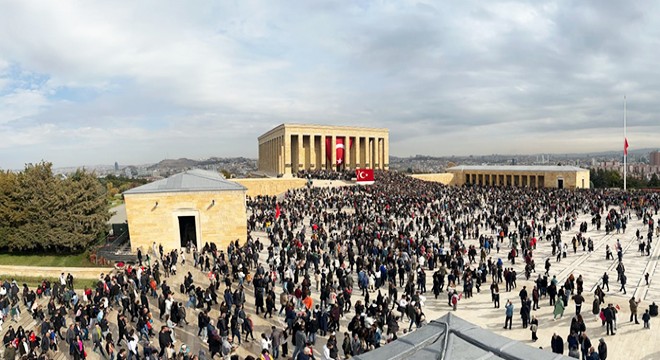 10 Kasım'da Anıtkabir'i 1 milyon 92 bin kişi ziyaret etti