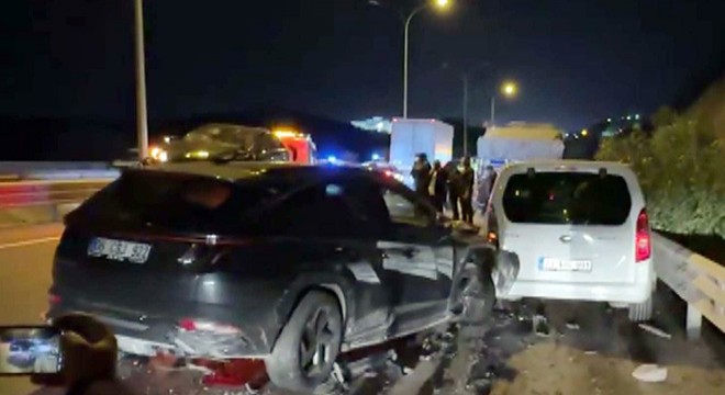 13 aracın karıştığı zincirleme kazada 22 kişi yaralandı