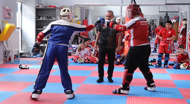 23 Nisan Kick Boks Turnuvası yapıldı
