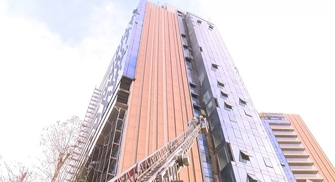 25 katlı otel inşaatındaki yangın söndürüldü