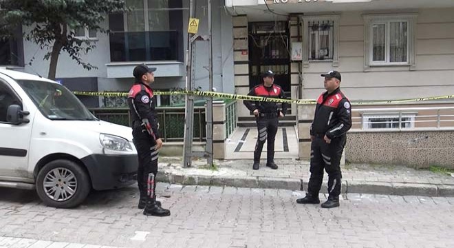 3 çocuğunun annesini çocuklarının gözü önünde öldürdü