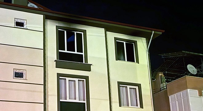 3 katlı binada yangın paniği