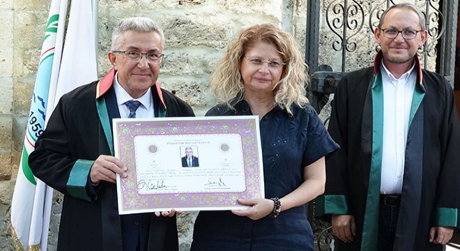 63 yaşında avukat oldu