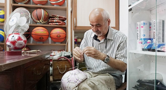 42 senedir top tamiratı yapıyor