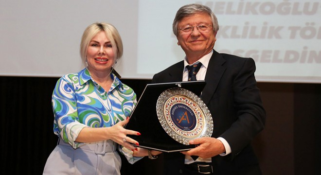 45 yılını mesleğine adayan Prof. Dr. Melikoğlu törenle emekli oldu