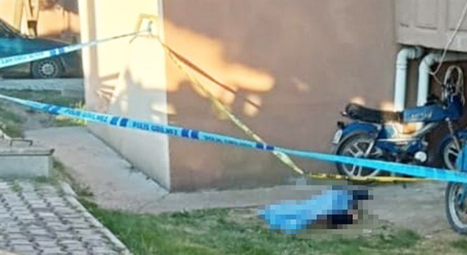 5'inci kattan düşen kadın hayatını kaybetti