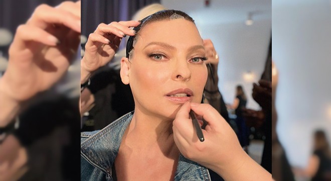 57 yaşındaki modelin yüzü bantlarla gerildi