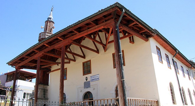 7 büyüklüğündeki depremde yıkılmayan tek cami