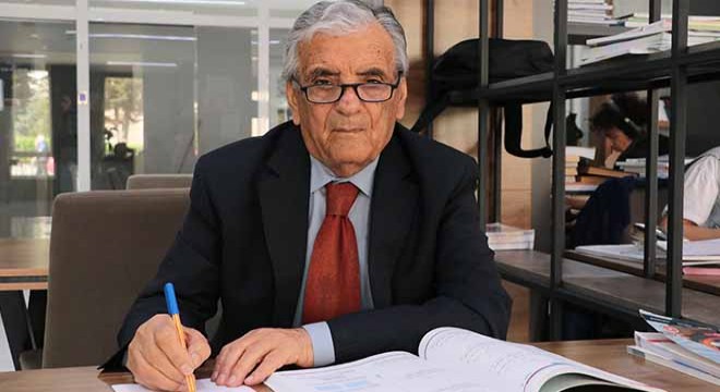 82 yaşındaki öğretmen, Alzheimer'a matematikle meydan okuyor