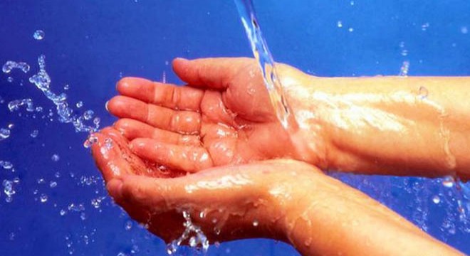 ABD'de temiz su için kilometrelerce araç kuyruğu oluştu