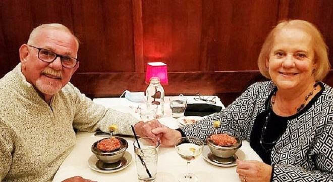 ABD'li liseli aşıklar 52 yıl sonra evlendi