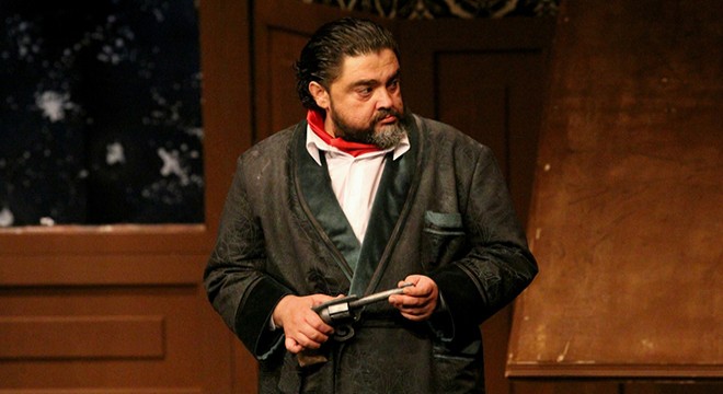 ADT Müdürü Tüzün 'Yılın Oyuncusu' seçildi