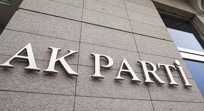 AK Parti'de 8 ilde görev değişimi