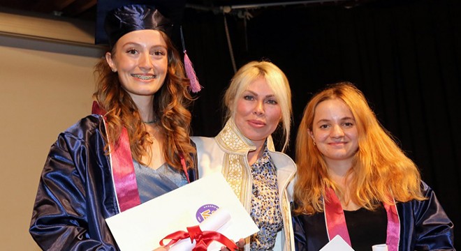 AÜ Konservatuvarı'nda mezuniyet sevinci