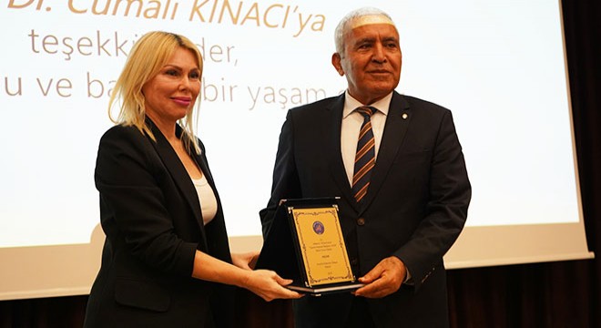 AÜ'de 'Çevre Hizmet Ödülleri' sahiplerini buldu