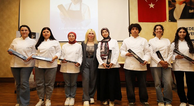 AÜ'de gastronomi öğrencilerine ceket ve bıçak töreni