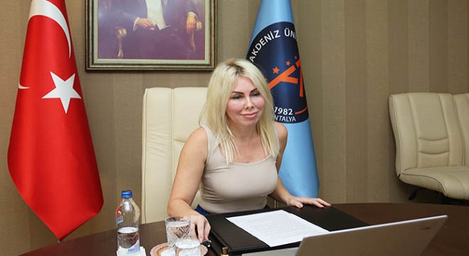 AÜ'de göç tarihi paneli çevrimiçi yapıldı