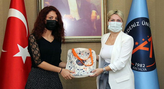 AÜ öğrencileri tasarım ödüllerini topladı
