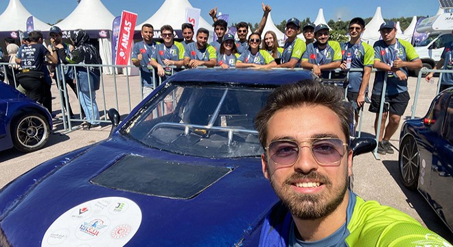 AÜ öğrencilerinden TEKNOFEST'te büyük başarı