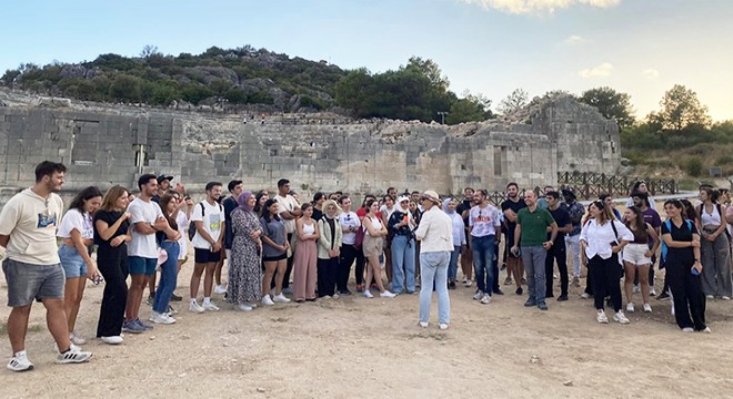 AÜ öğrencilerini Patara'da ağırladı