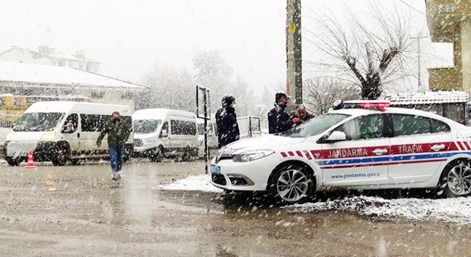 Afyonkarahisar-Antalya yolunda ulaşıma 7 saatlik 'kar' engeli