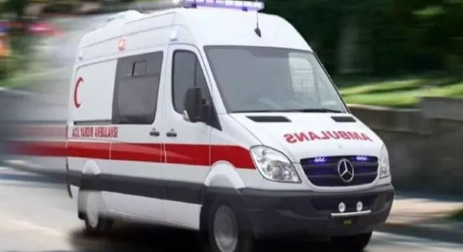 Afyonkarahisar'da ambulans devrildi: 2 yaralı