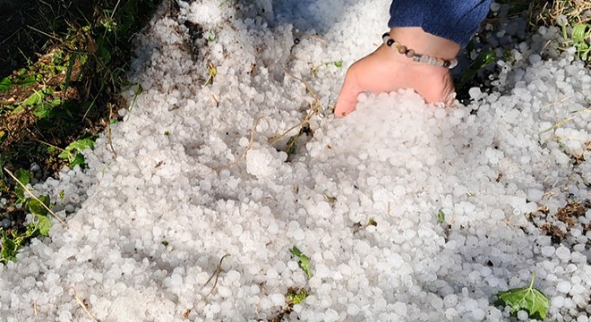 Afyonkarahisar'da dolu etkili oldu
