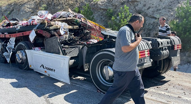 Afyonkarahisar'da iki TIR çarpıştı: 7 yaralı