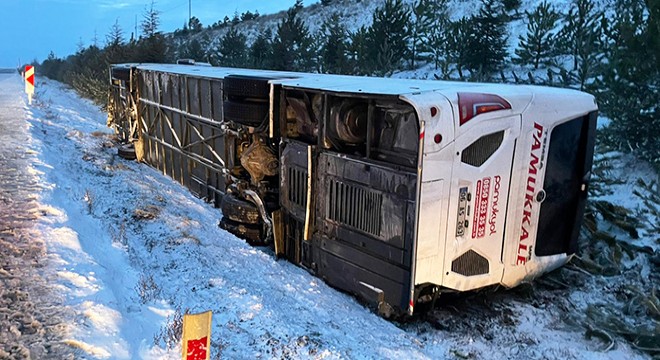 Afyonkarahisar'da yolcu otobüsü devrildi: 8 yaralı