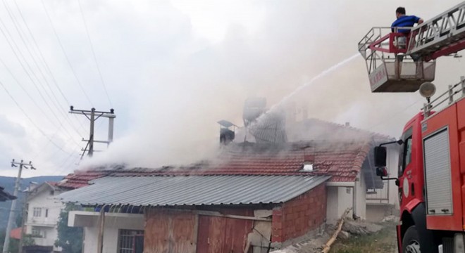 Ağlasun'da ev yangını