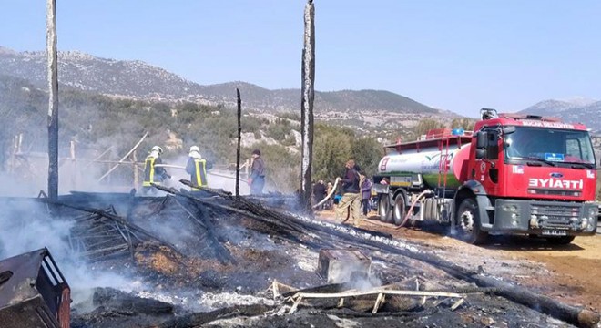 Ahırdaki yangında 46 küçükbaş öldü