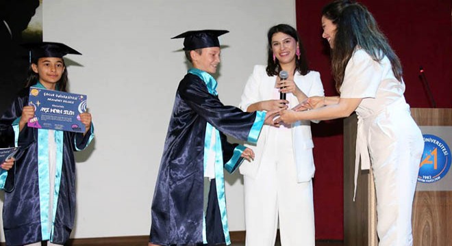 Akdeniz Çocuk Üniversitesi'nde mezuniyet coşkusu