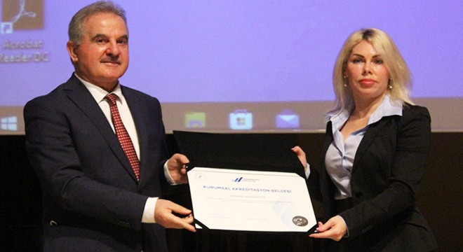Akdeniz Üniversitesi'ne Kurumsal Akreditasyon Belgesi