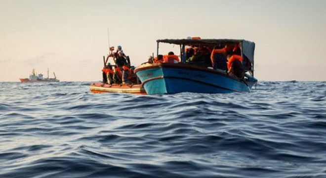 Akdeniz açıklarında göçmenleri taşıyan tekne battı: 50 ölü