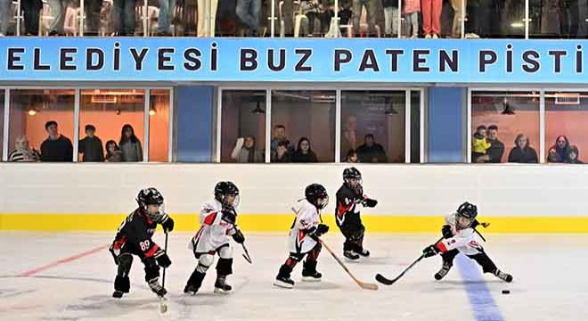 Akdeniz’in ilk ve tek doğal buz pisti yeniden açıldı