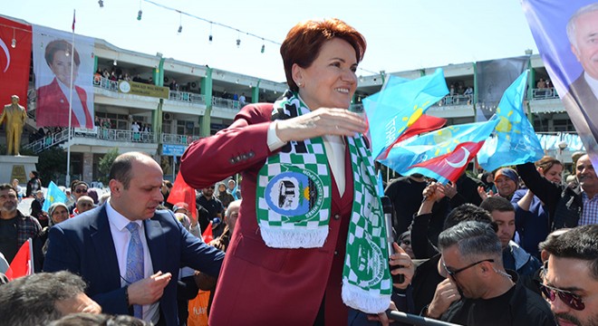 Akşener: Atanamamış öğretmenlerin oylarını istiyorum