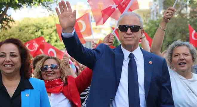 Alanya Belediye Başkanı Özçelik görevi devraldı