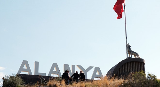 Alanya'da bozkurt heykelinin kaldırılmasına tepki