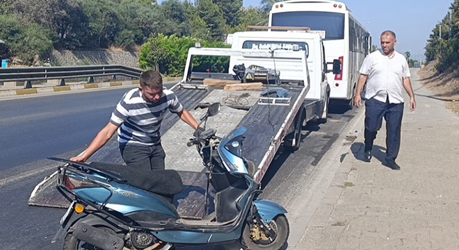 Alanya'da motosiklet midibüse çarptı: 1 yaralı