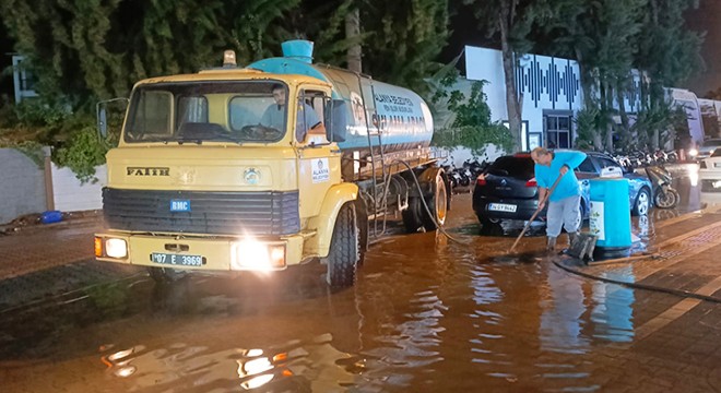 Alanya'da sağanak etkili oldu