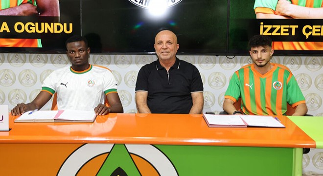 Alanyaspor'da Uchenna Ogundu ve İzzet Çelik için imza töreni